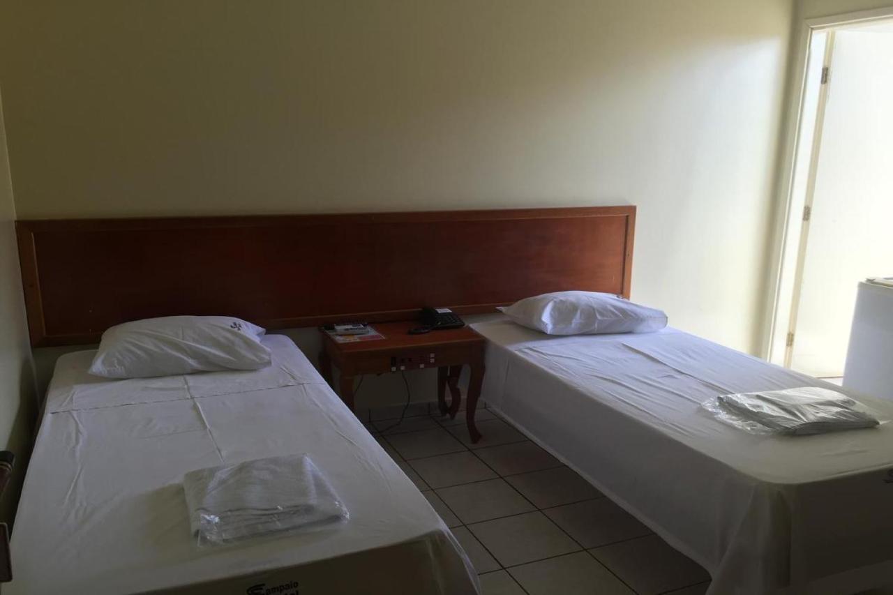 Oyo Hotel Sampaio 伊通比亚拉 外观 照片